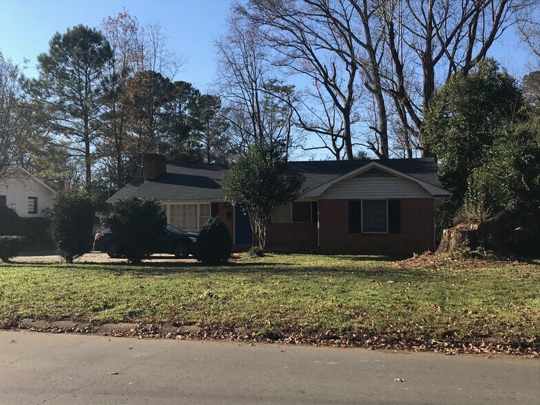 Front of House - 1915 Birchcrest Dr