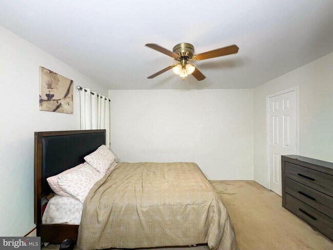 Building Photo - 13560 Lord Sterling Pl