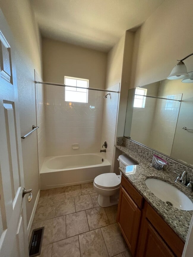 Building Photo - Pine Creek 5bd Home on Corner Lot 6 month ...