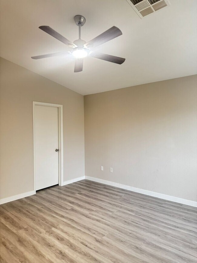 Building Photo - Must see 4 bedroom 2.5 baths home with NEW...