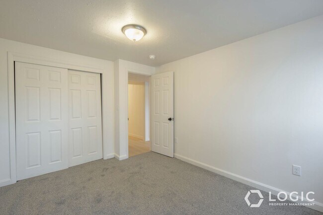 Building Photo - 3151 Quincy Ave