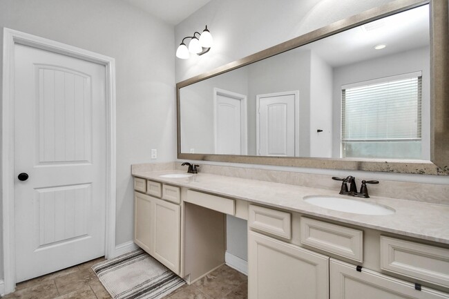 Building Photo - 24723 Heirloom Ln
