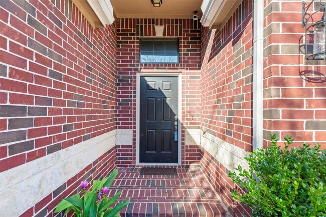 Building Photo - 5531 Drumlin Field Way
