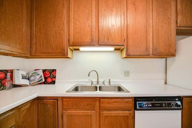 Kitchen - 601 5th St SE