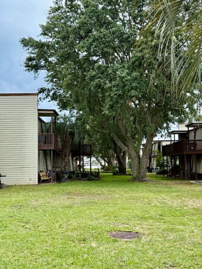 Building Photo - 308 Miracle Strip Pkwy SW