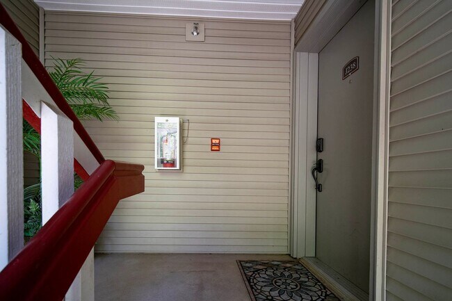 Building Photo - 3Bd/2Ba Issaquah Condo