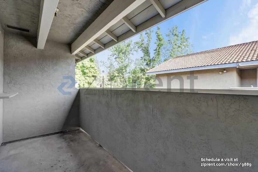 Building Photo - Unit 3