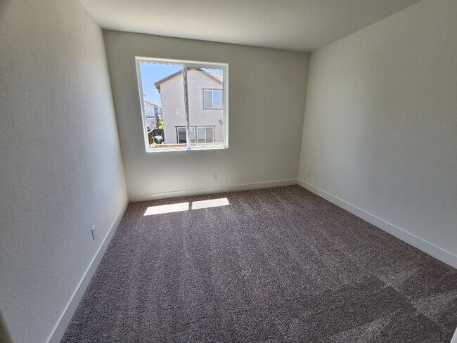 Building Photo - Introducing Your New Dream Home