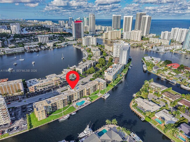 Building Photo - 301 Golden Isles Dr