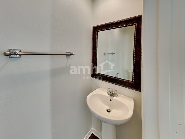 Building Photo - 1611 Rustic Arch Way