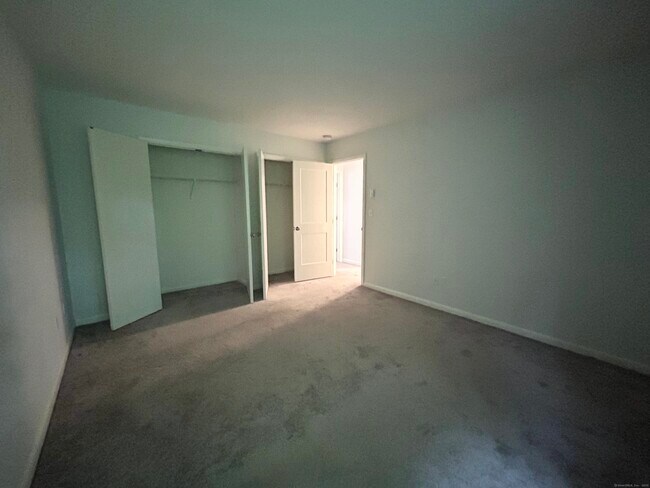 Building Photo - 19 Somers St