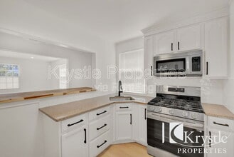 Building Photo - 158 Calhoun St