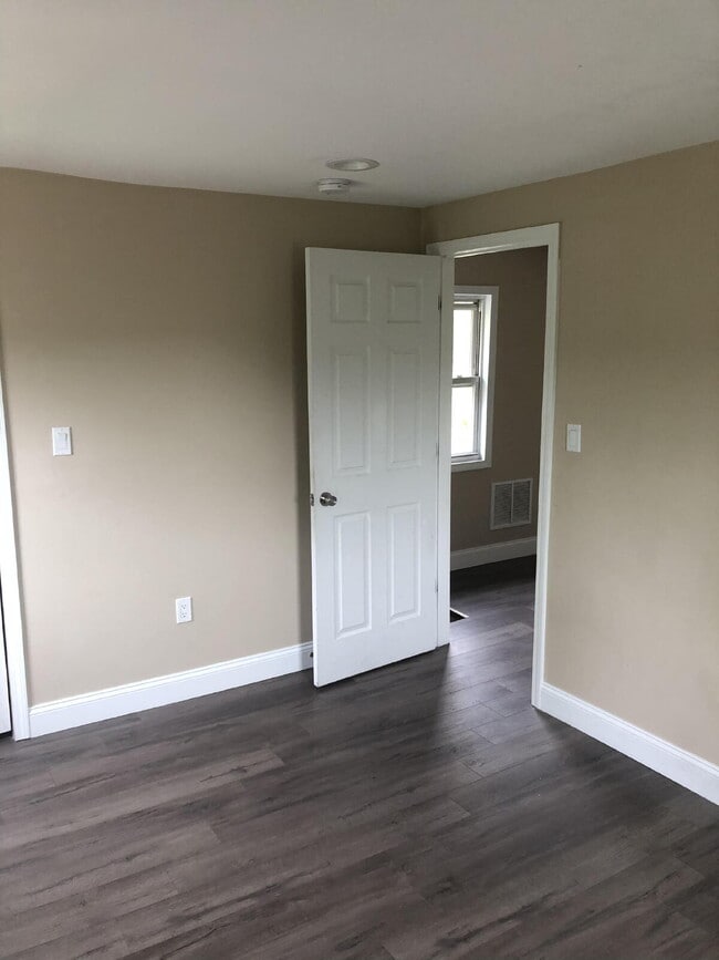 Building Photo - Nice, quiet 3/2 in North Huntingdon