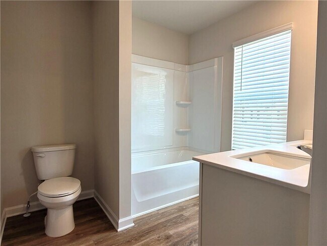 Building Photo - 310 Sound Cir