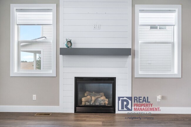 Building Photo - MOVE IN SPECIAL - Beautiful Brand New 6 be...