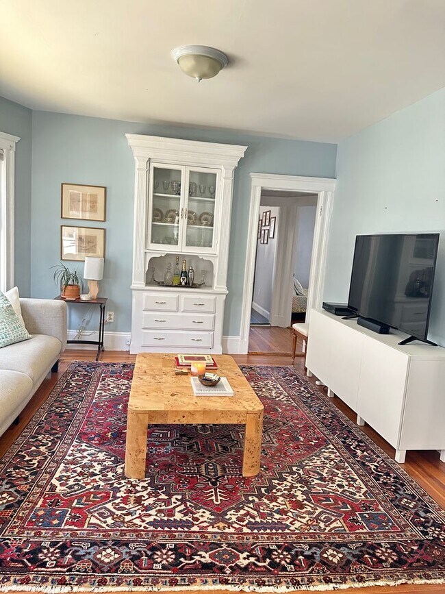 Building Photo - The Perfect 2bed/1bath with Porch, Private...