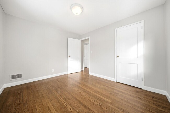 Building Photo - 77 Merrow St