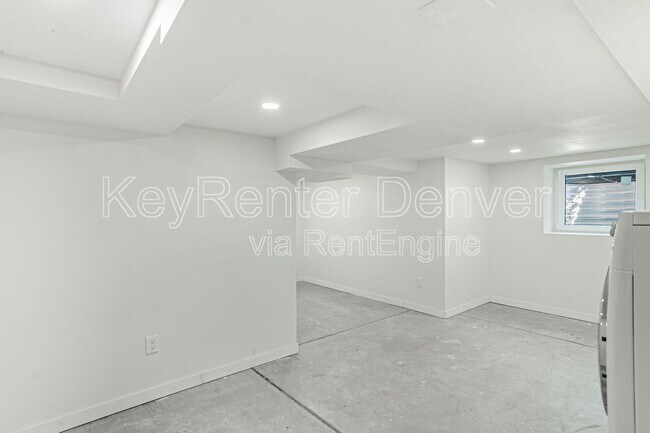 Building Photo - 421 Stuart St