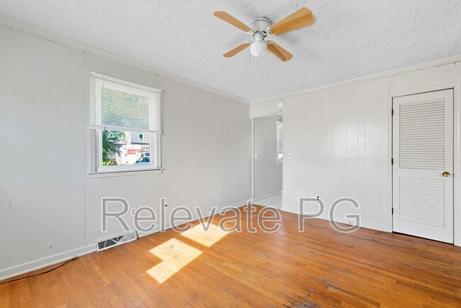 Building Photo - 319 Britton St