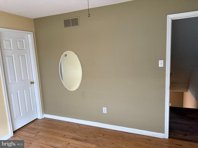 Building Photo - 3002 Creekside Ct