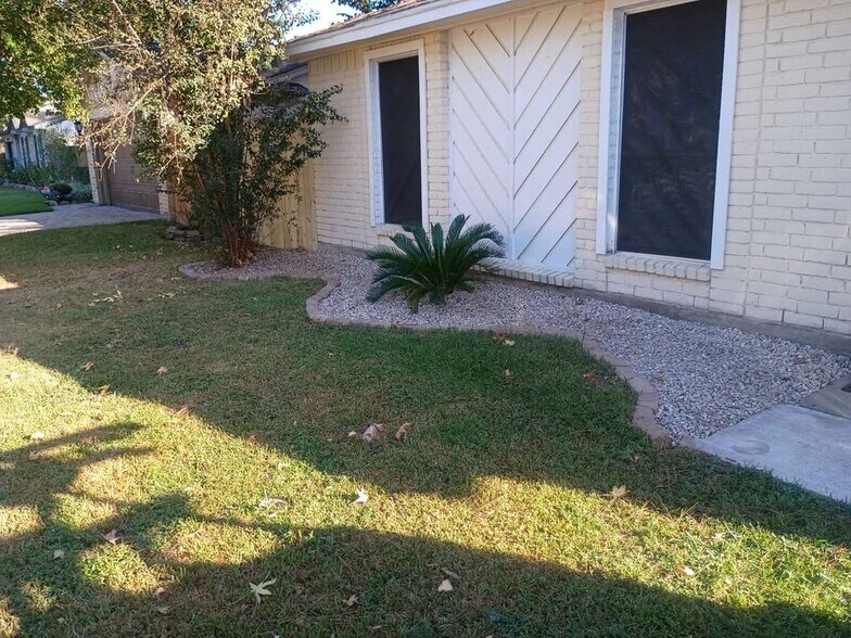 Building Photo - 10810 Kentington Oak Dr