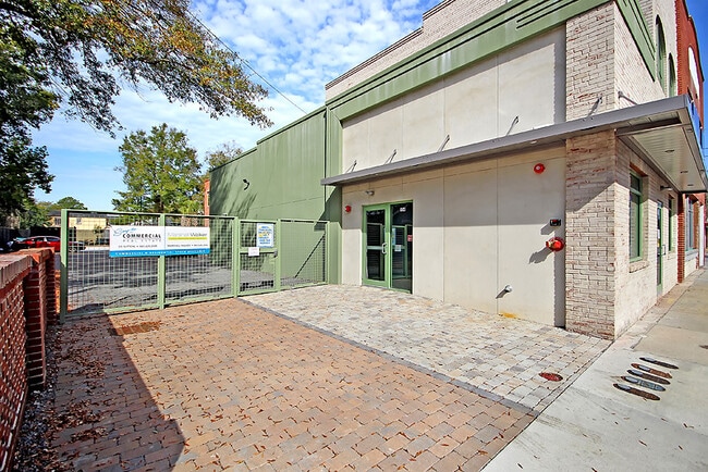 Building Photo - 2000 Reynolds Ave