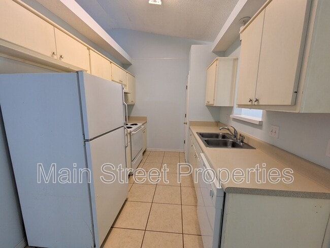 Building Photo - 3359 Greenbriar Circle