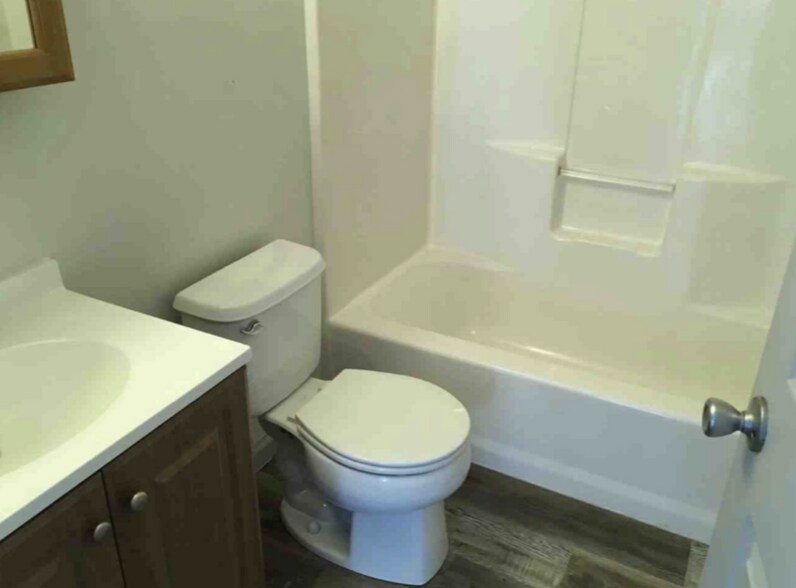 Building Photo - 717 Rampart Dr