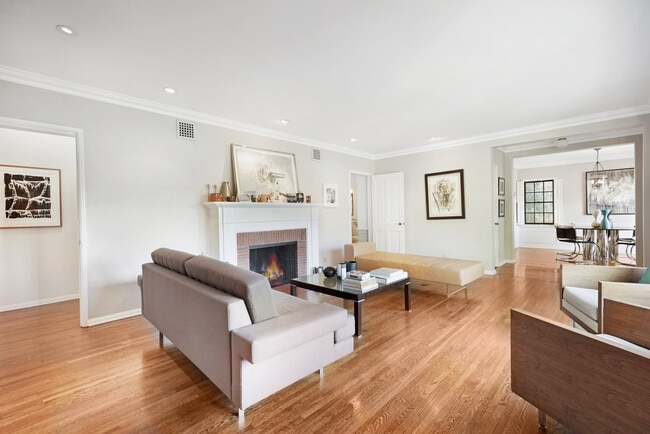 Living Room - 1522 Forest Knoll Dr