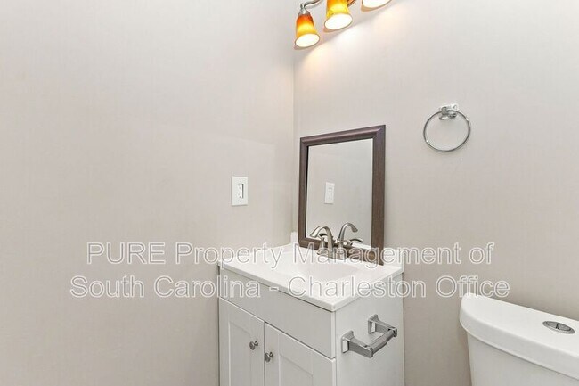 Building Photo - 9610 N Cardinal Dr