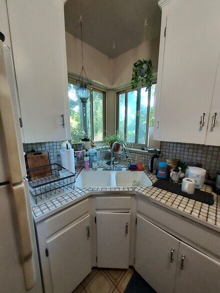 Kitchen 1 - 4828 E 19th Ave