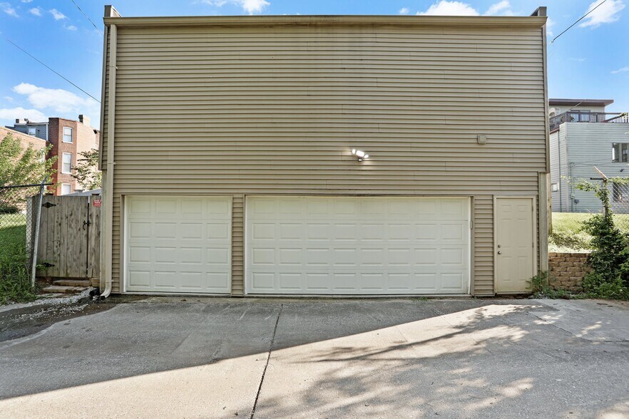 Building Photo - 4333 Delmar Blvd