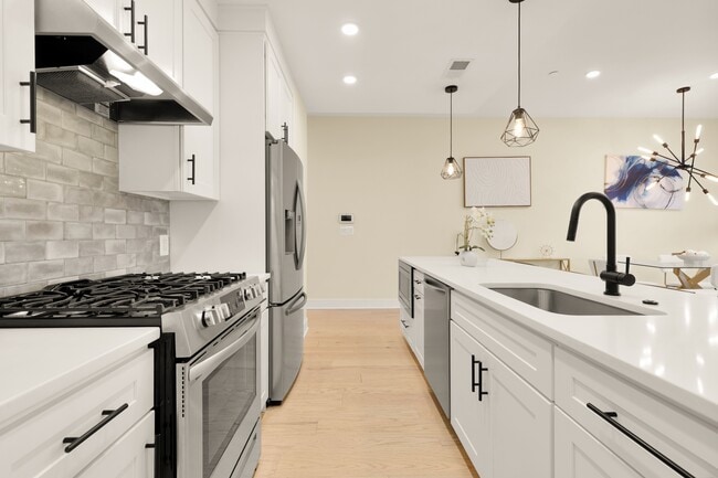 Building Photo - 822 Kennedy St NW