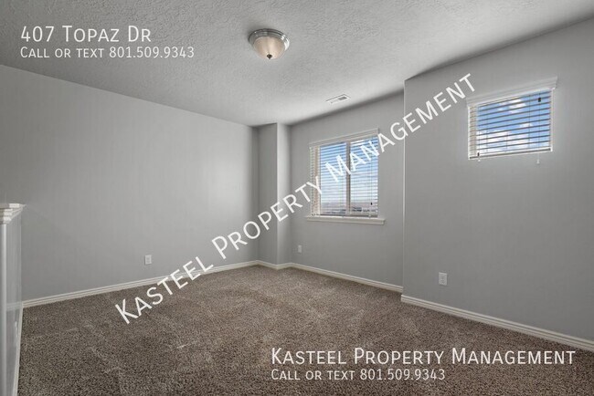 Building Photo - 407 Topaz Dr