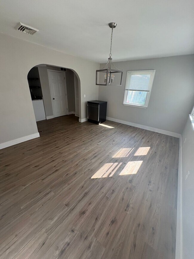 Building Photo - 27 Wexford Rd