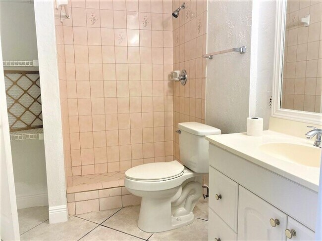 Building Photo - 2500 Coral Springs Dr