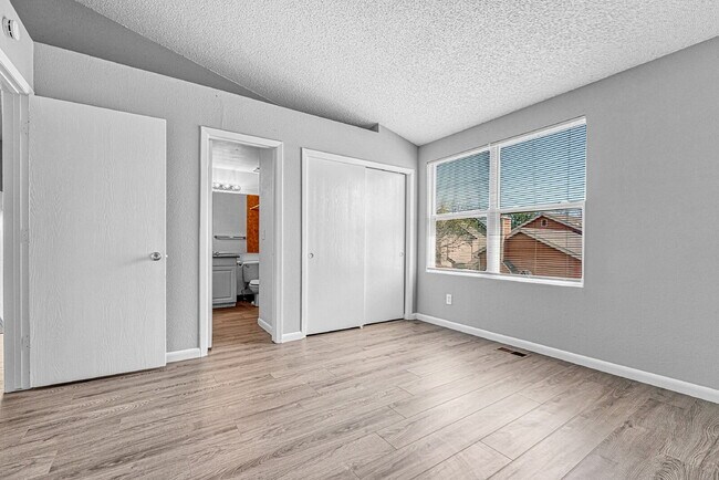 Building Photo - $2,595 - 3 Bed, 1 Bath Newly Renovated Hom...