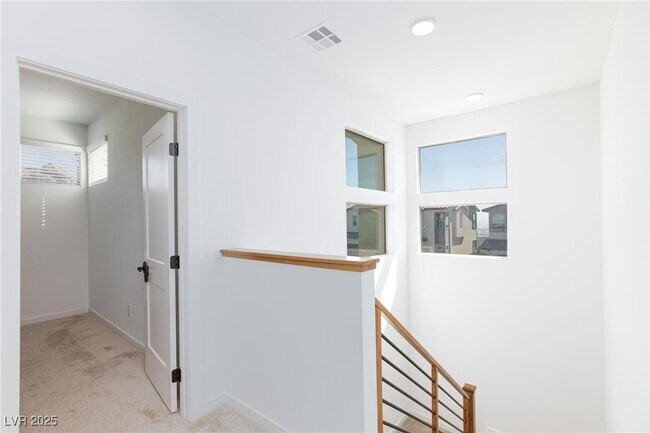 Building Photo - 836 Carlon Hls Ave