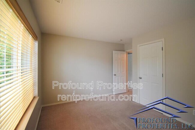 Building Photo - 6055 SW 208th Pl