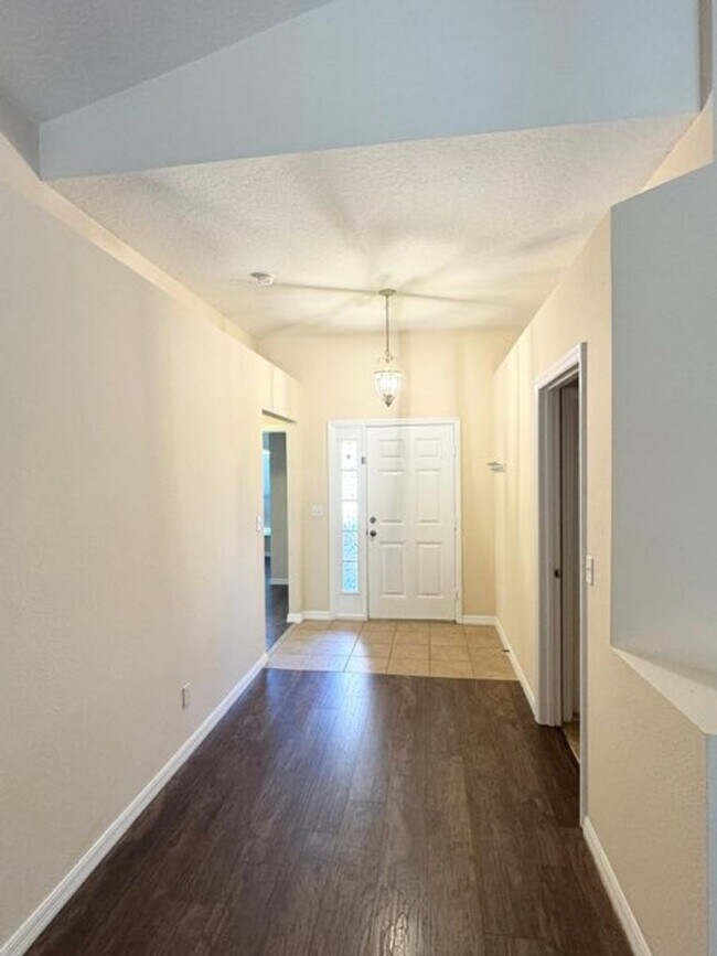 Building Photo - 205 Pima Trail