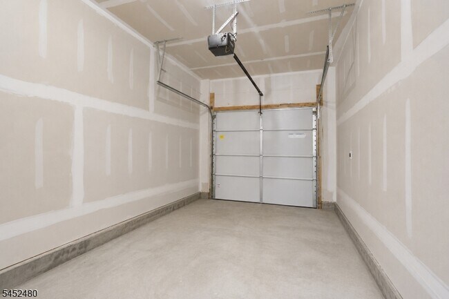 Building Photo - 7 Jessica Ln