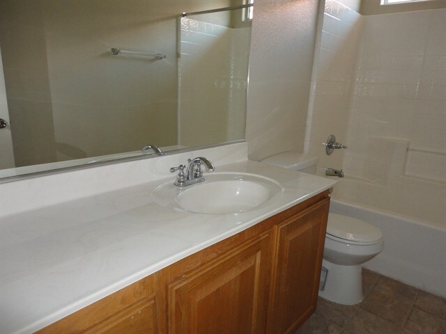 Building Photo - 6473 Karlsen Ct