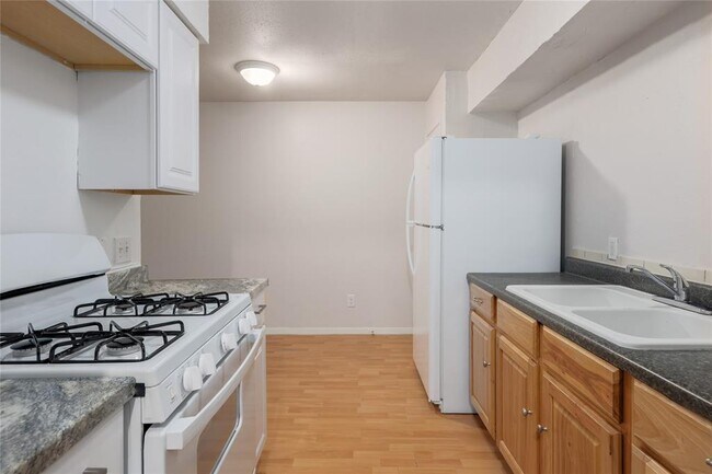 Building Photo - 2201 Mission Hill Dr