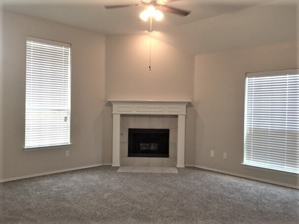 Building Photo - 8963 River Falls Dr