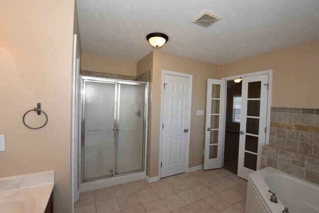 Building Photo - 60 Scranton Ct