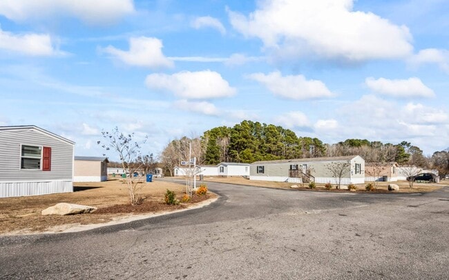 Building Photo - 2611 Cattail Cir