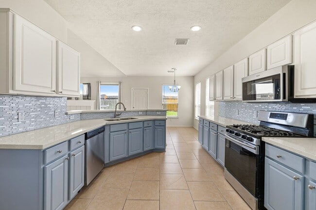 Building Photo - 20307 Wild Berry Dr