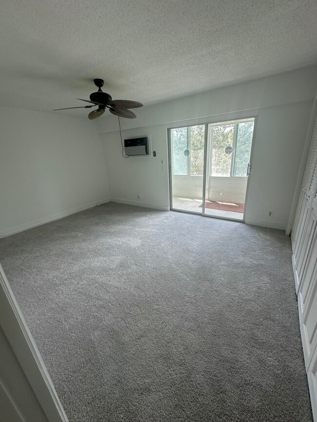 Building Photo - 205 Mansfield F
