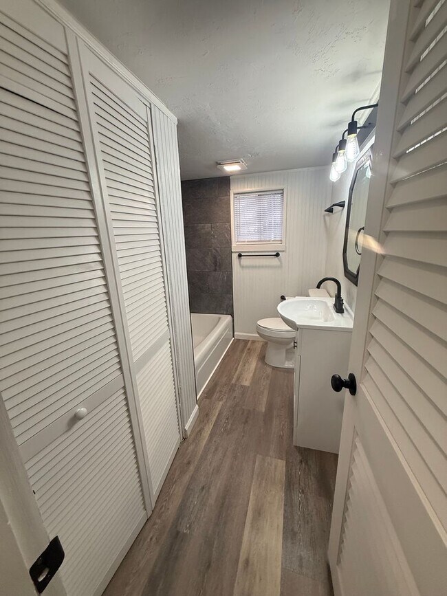 Building Photo - Springdale A