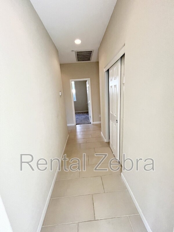 Building Photo - 482 Glendon Pl